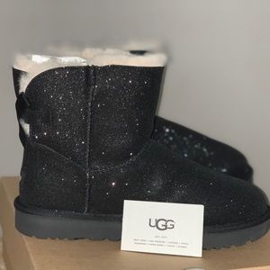 UGG W MINI BAILEY BOW SPARKLE BOOTS